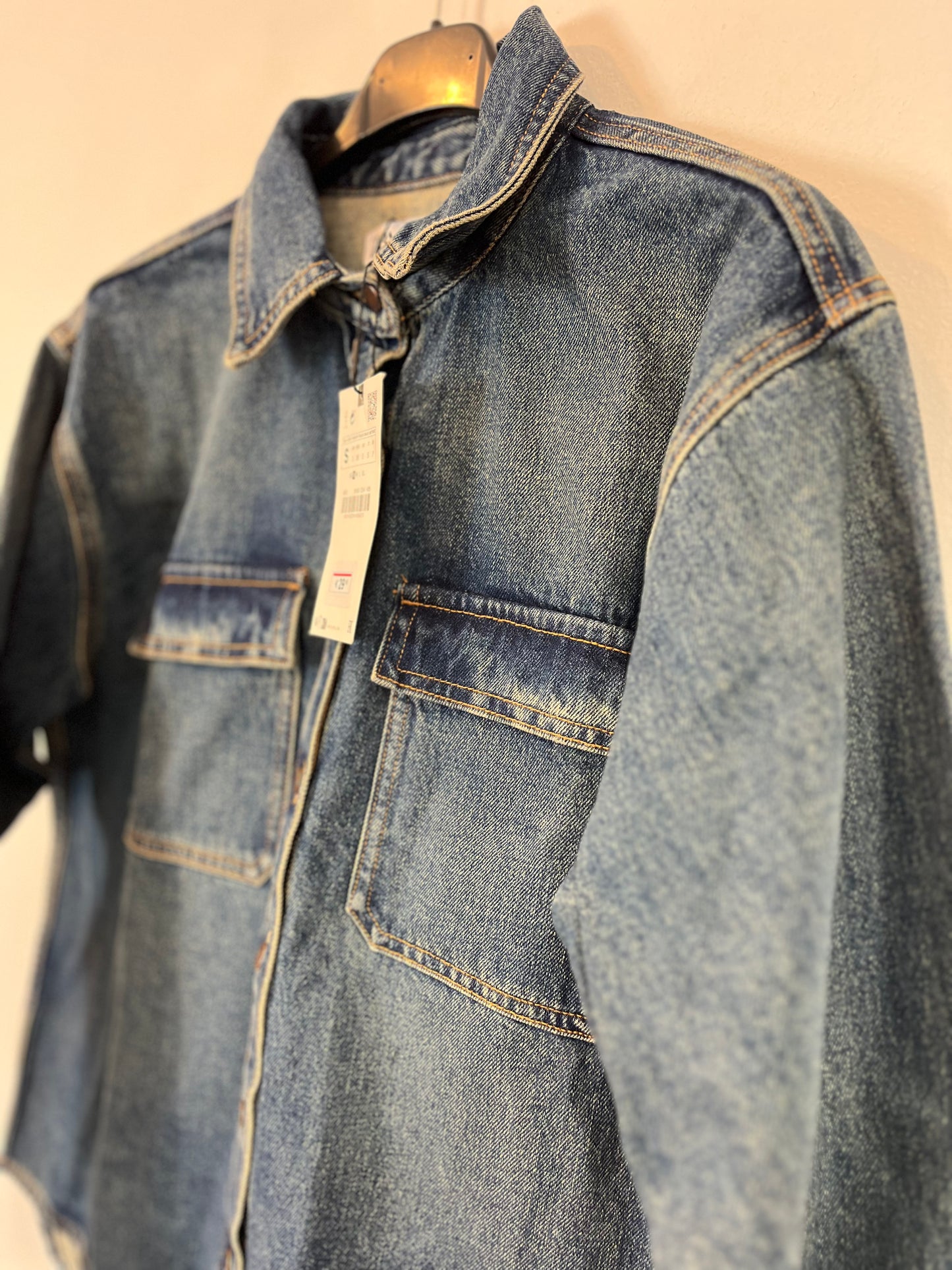 ZARA. Sobrecamisa denim bolsillos. T S