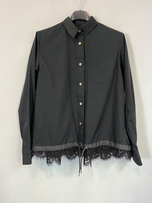SACAI. Blusa negra detalle encajes. T 1 (S)