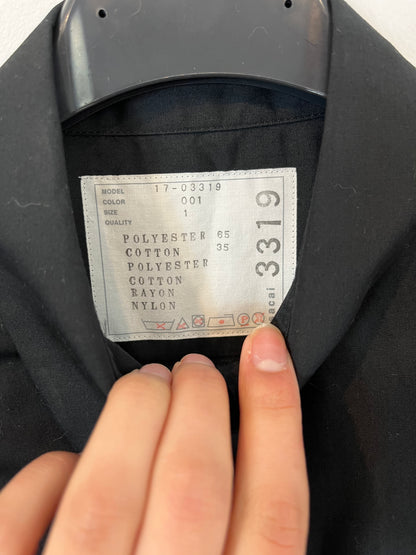 SACAI. Blusa negra detalle encajes. T 1 (S)