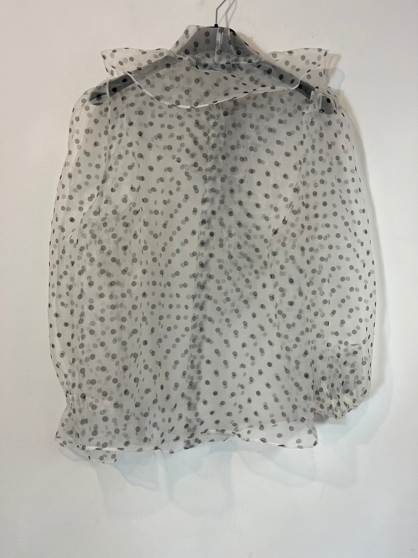 ZARA. Blusa blanca lunares. T.S