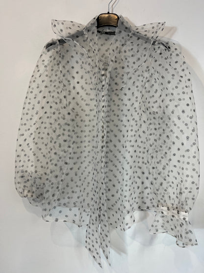 ZARA. Blusa blanca lunares. T.S