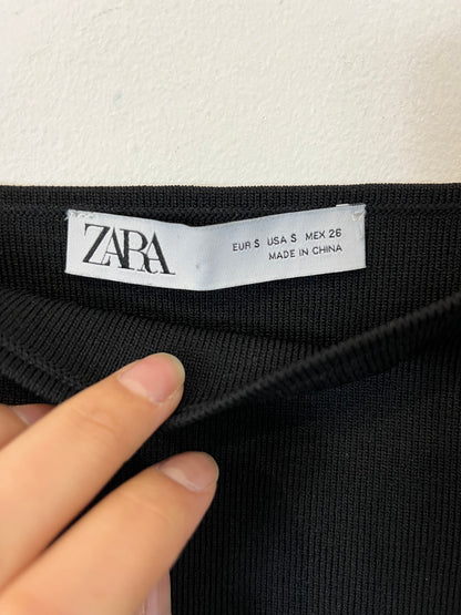 ZARA. Top negro mangas plumeti  T.S