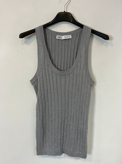 ZARA. Top canalé plateado. T.XS
