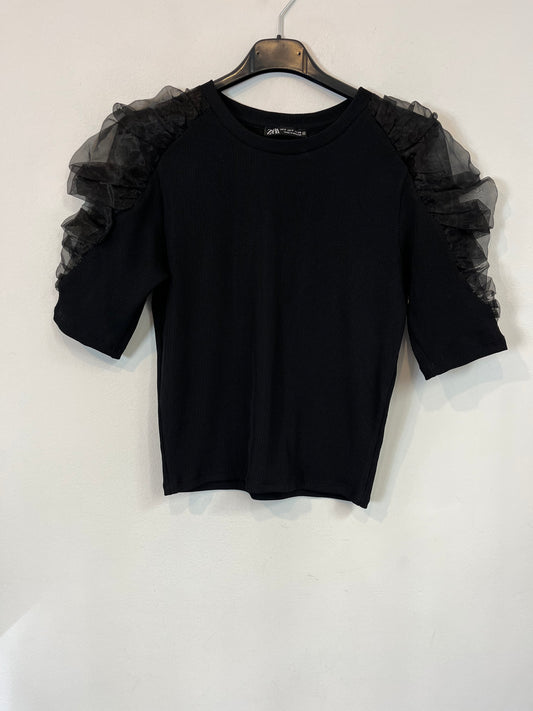 ZARA. Top negro mangas abullonada T.s
