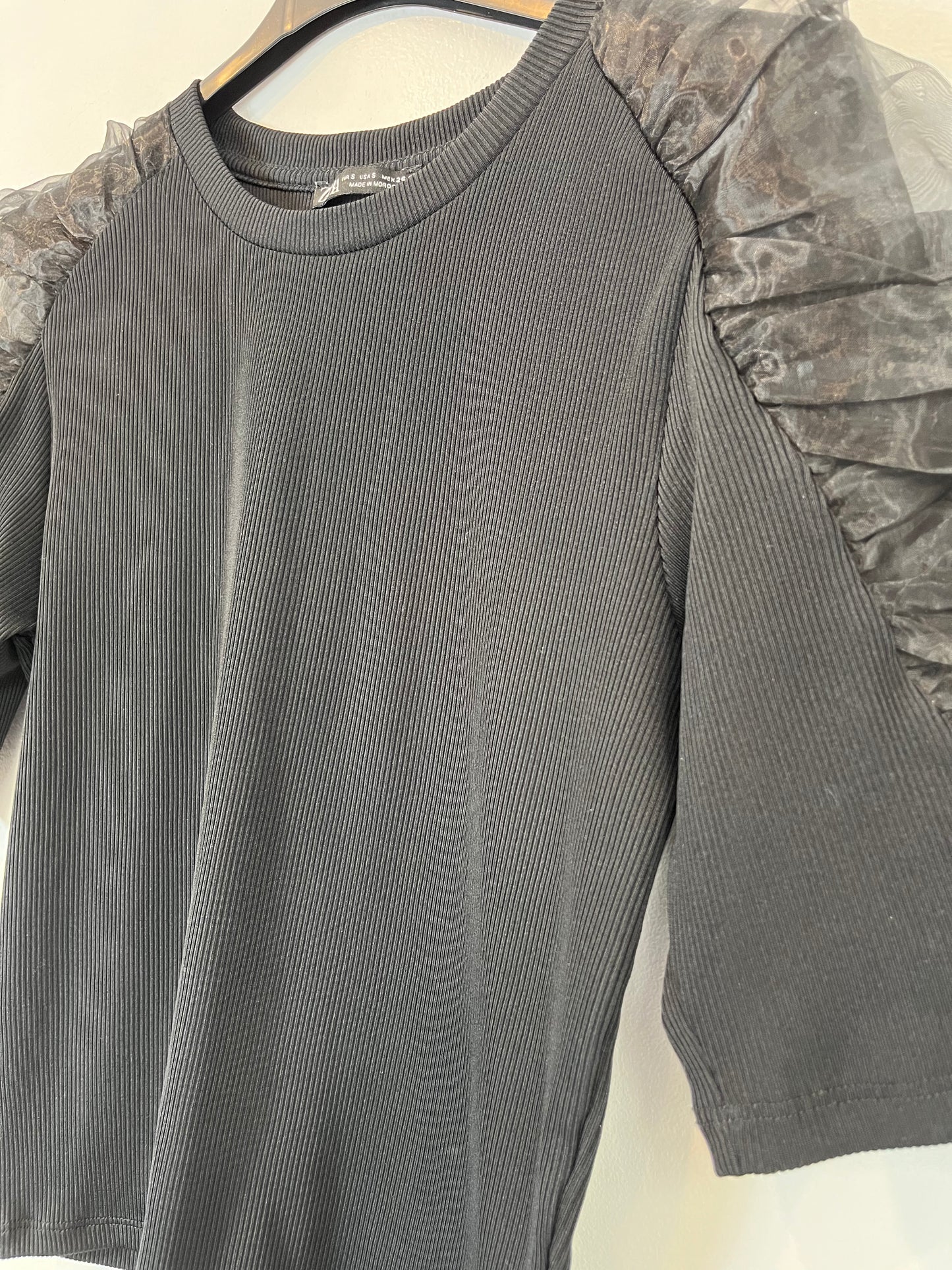 ZARA. Black puff-sleeved Ts top