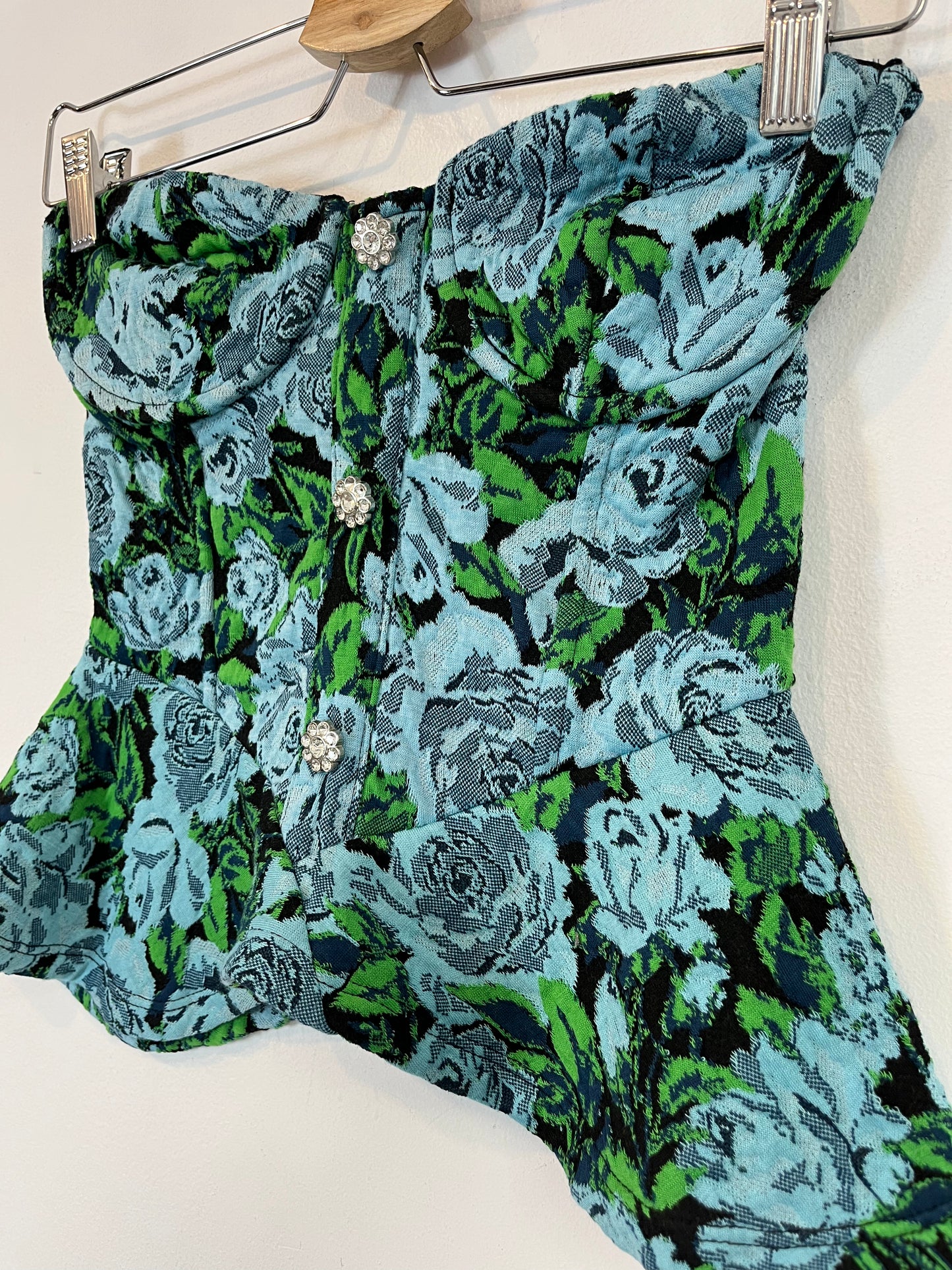ZARA. Top flores textura botones joya. T.S