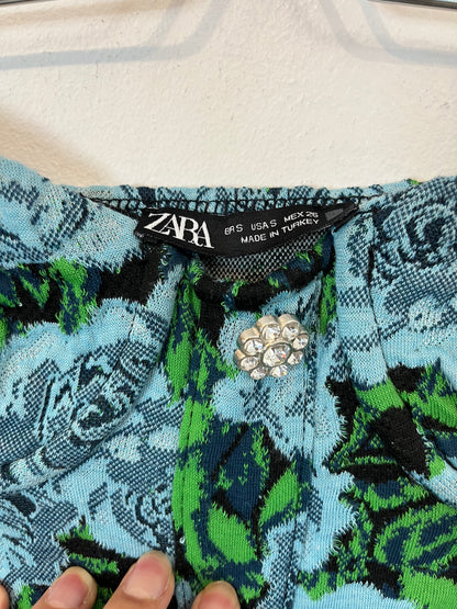 ZARA. Top flores textura botones joya. T.S