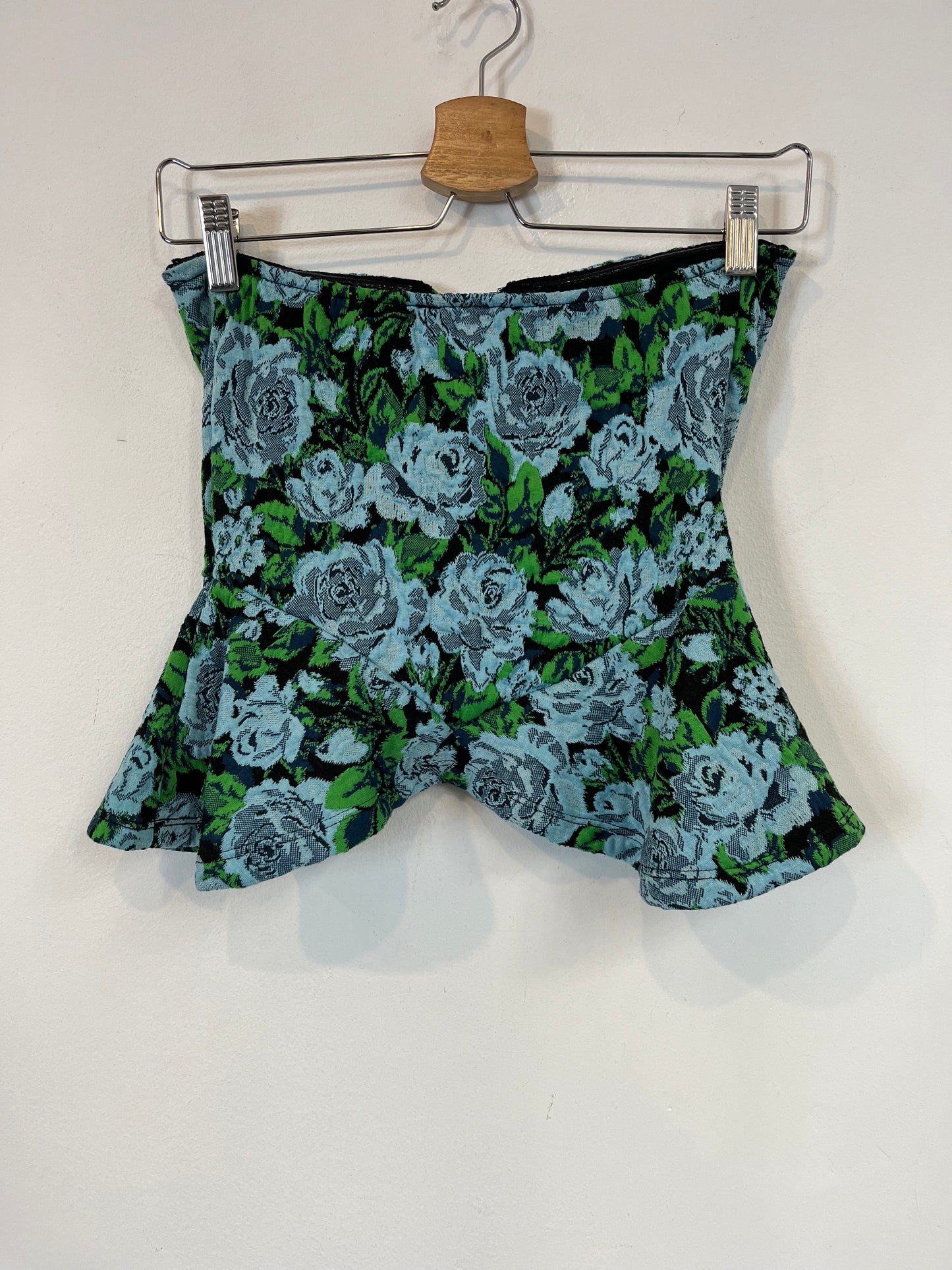 ZARA. Top flores textura botones joya. T.S