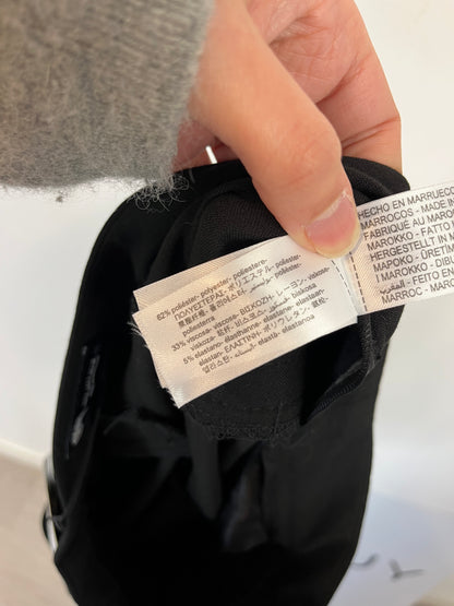 ZARA. Pantalón corto negro. T.S