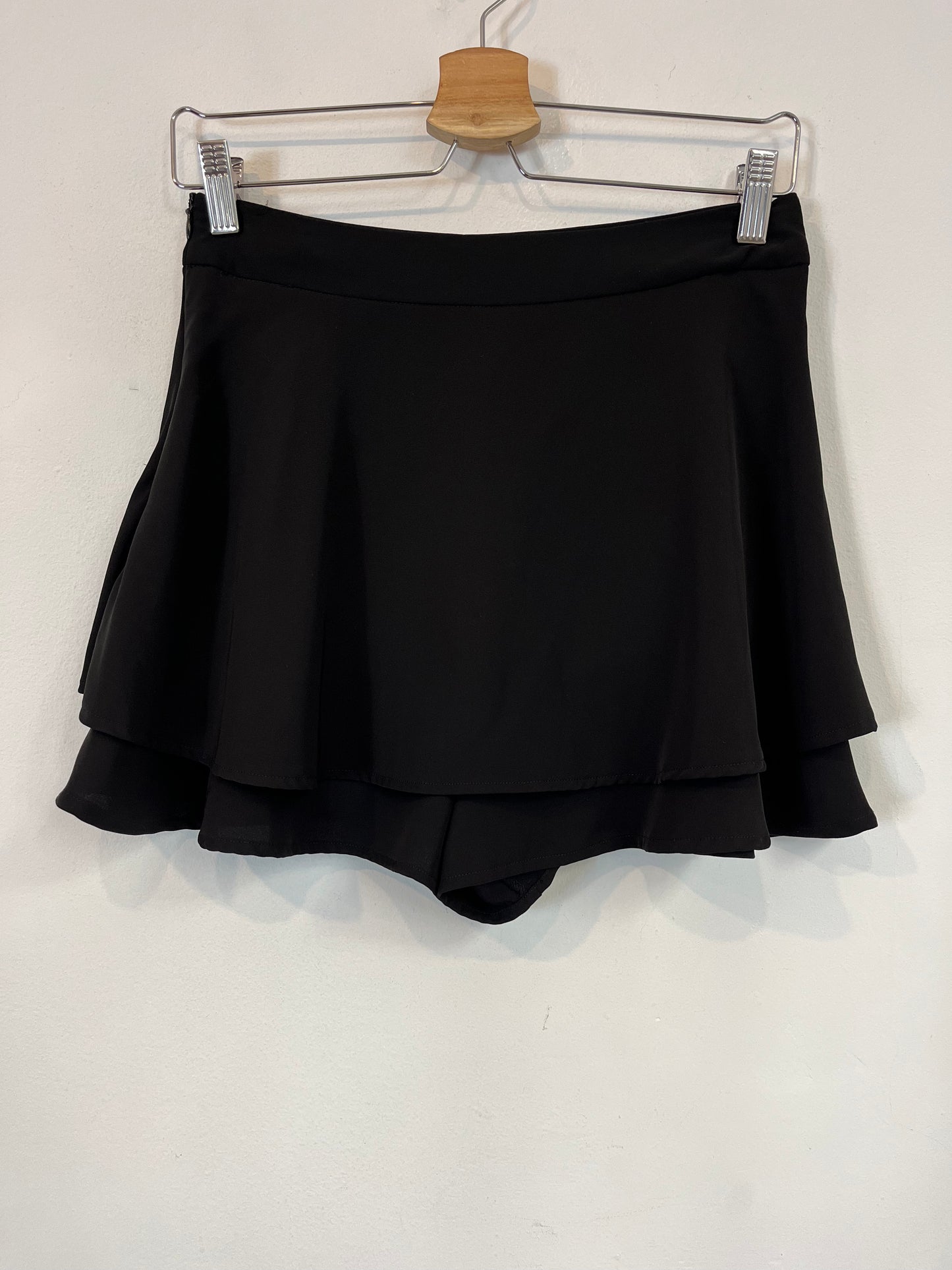 ZARA. Falda pantalón negro. T.S