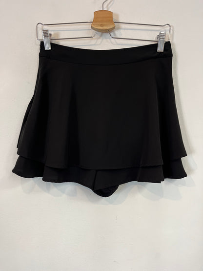 ZARA. Falda pantalón negro. T.S