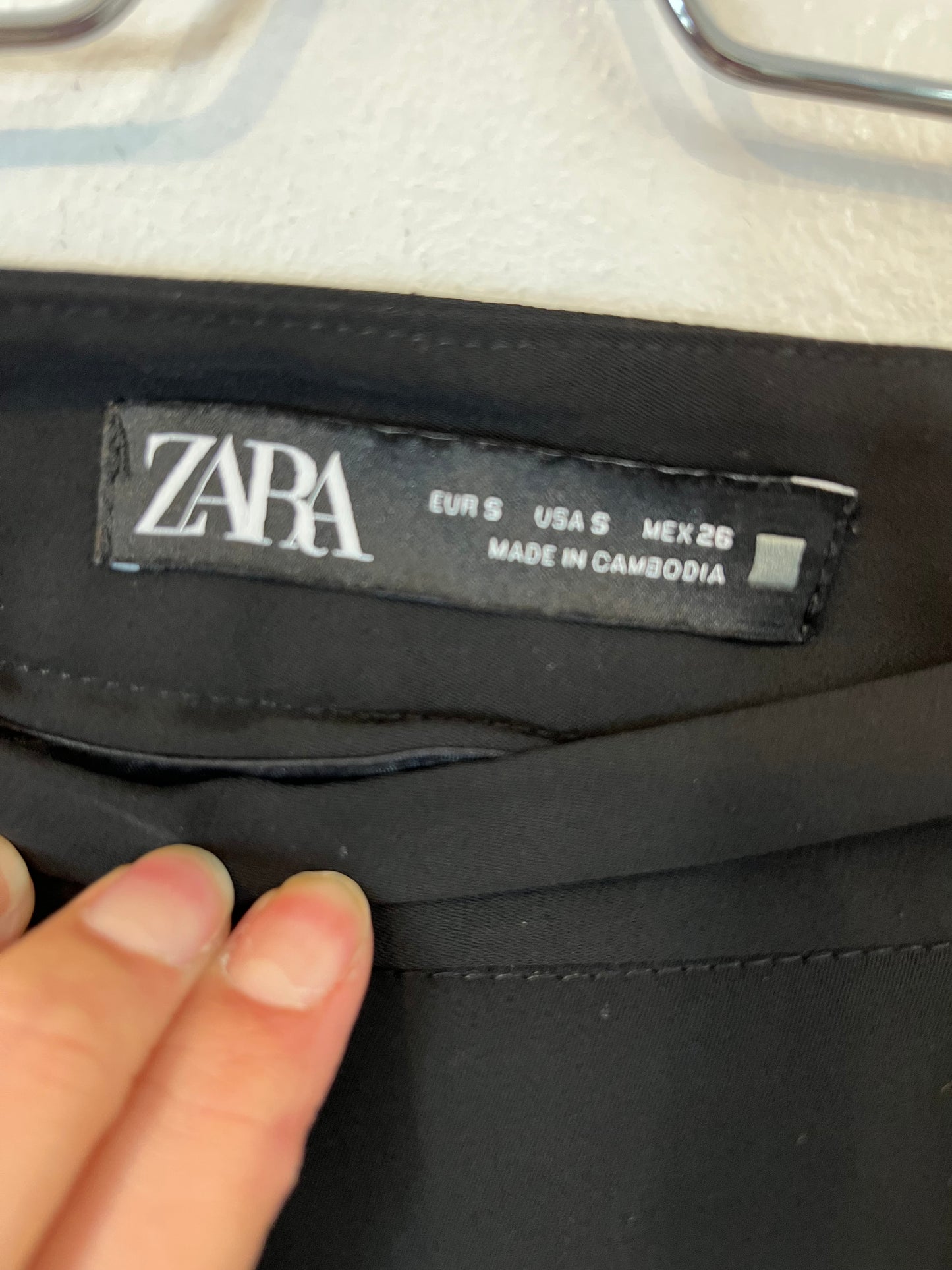 ZARA. Falda pantalón negro. T.S