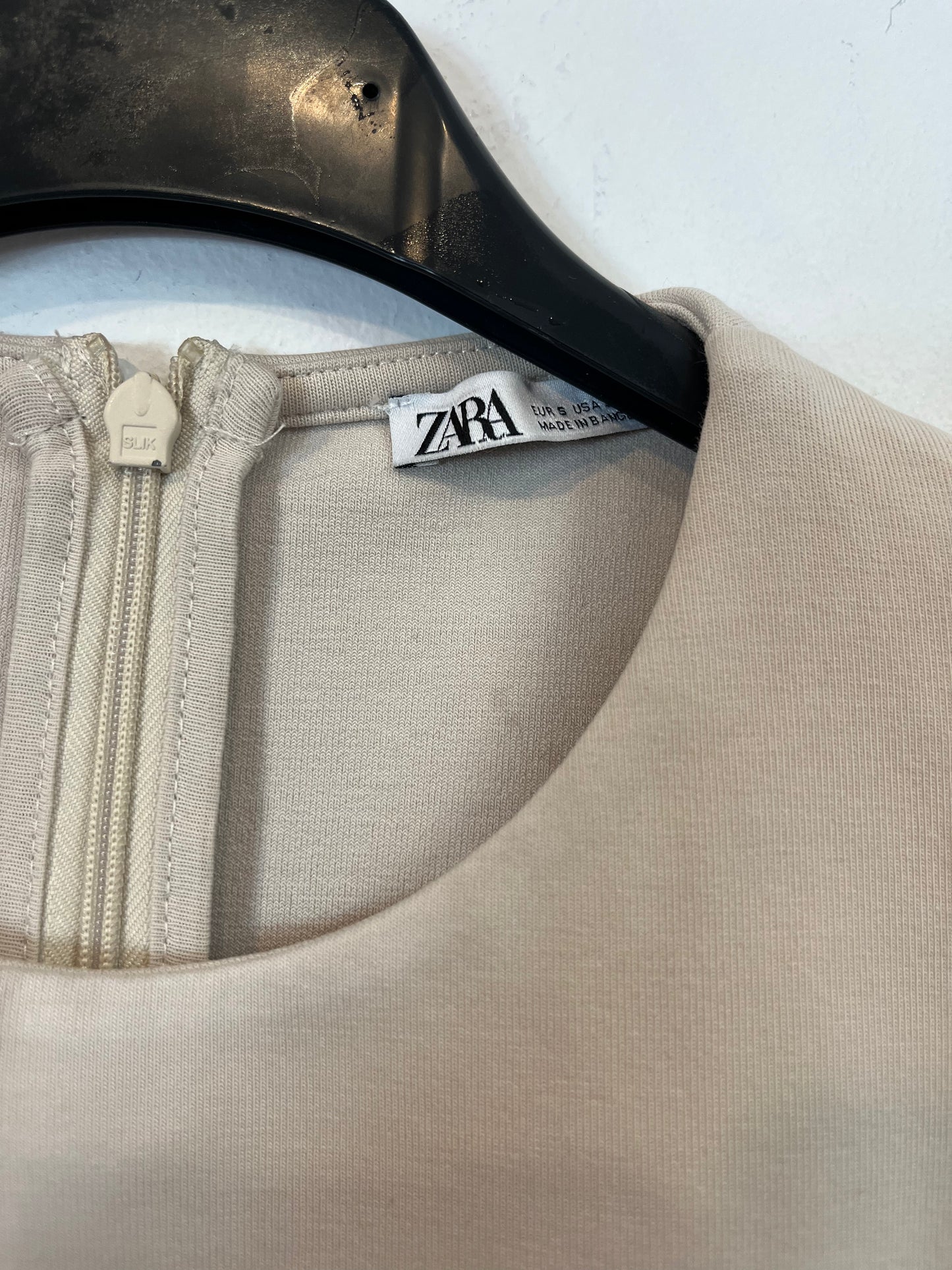 ZARA. Top beige entallad. T.S