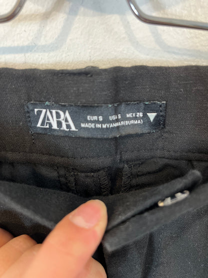 ZARA. Pantalón negro con lino. T.S