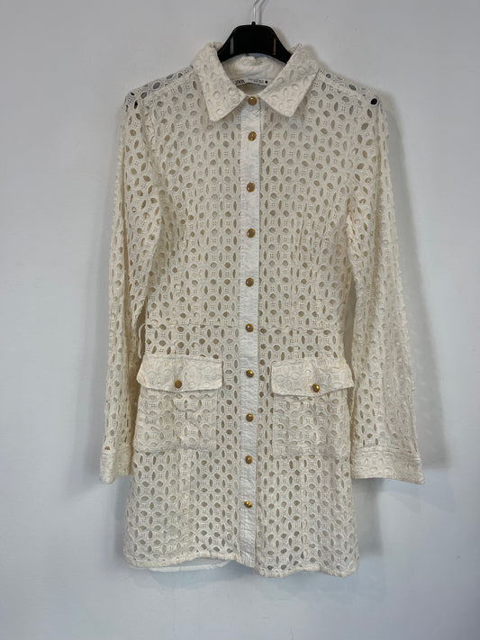 ZARA. Vestido beige troquelado  T.xs