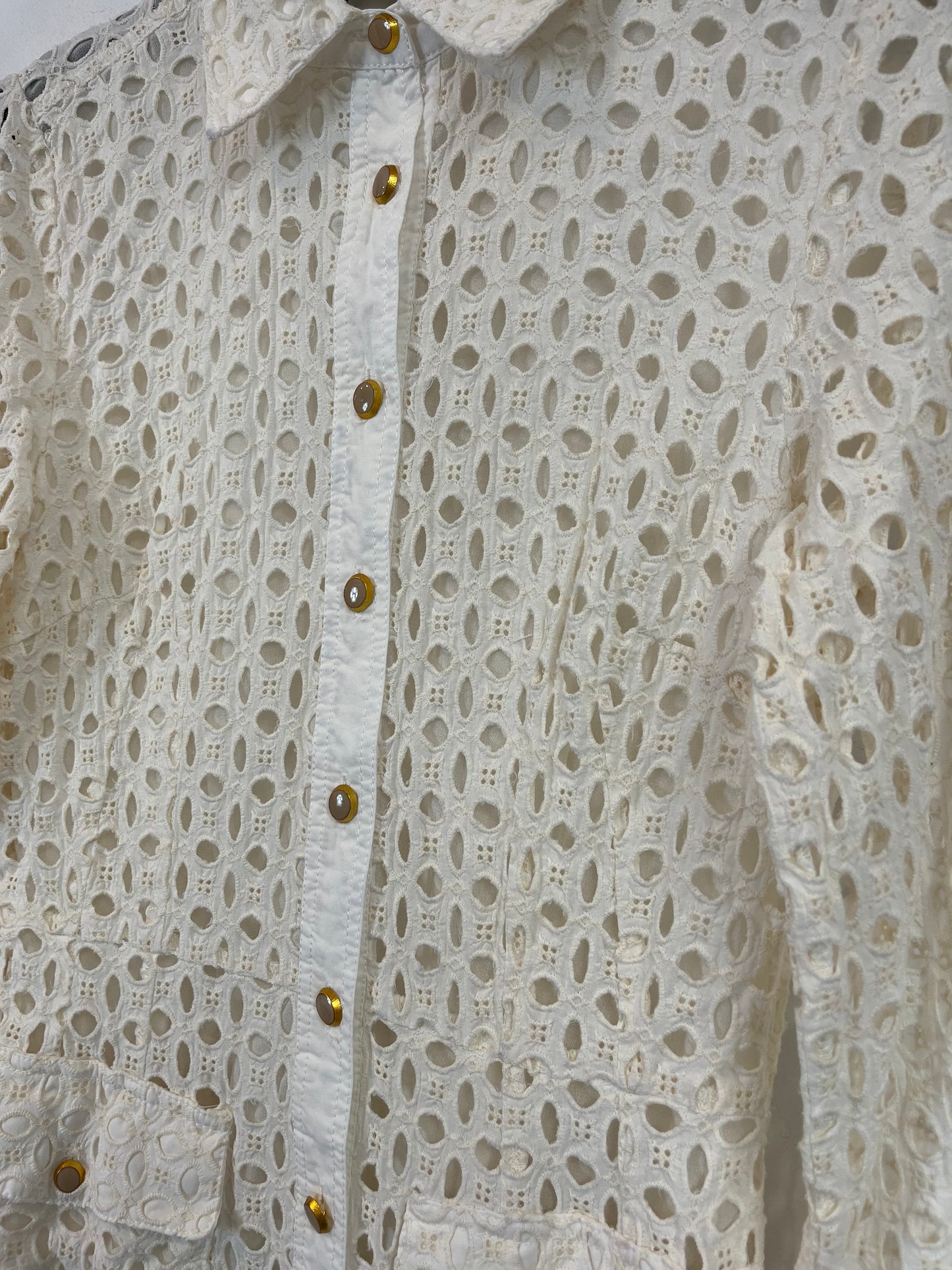 ZARA. Vestido beige troquelado  T.xs