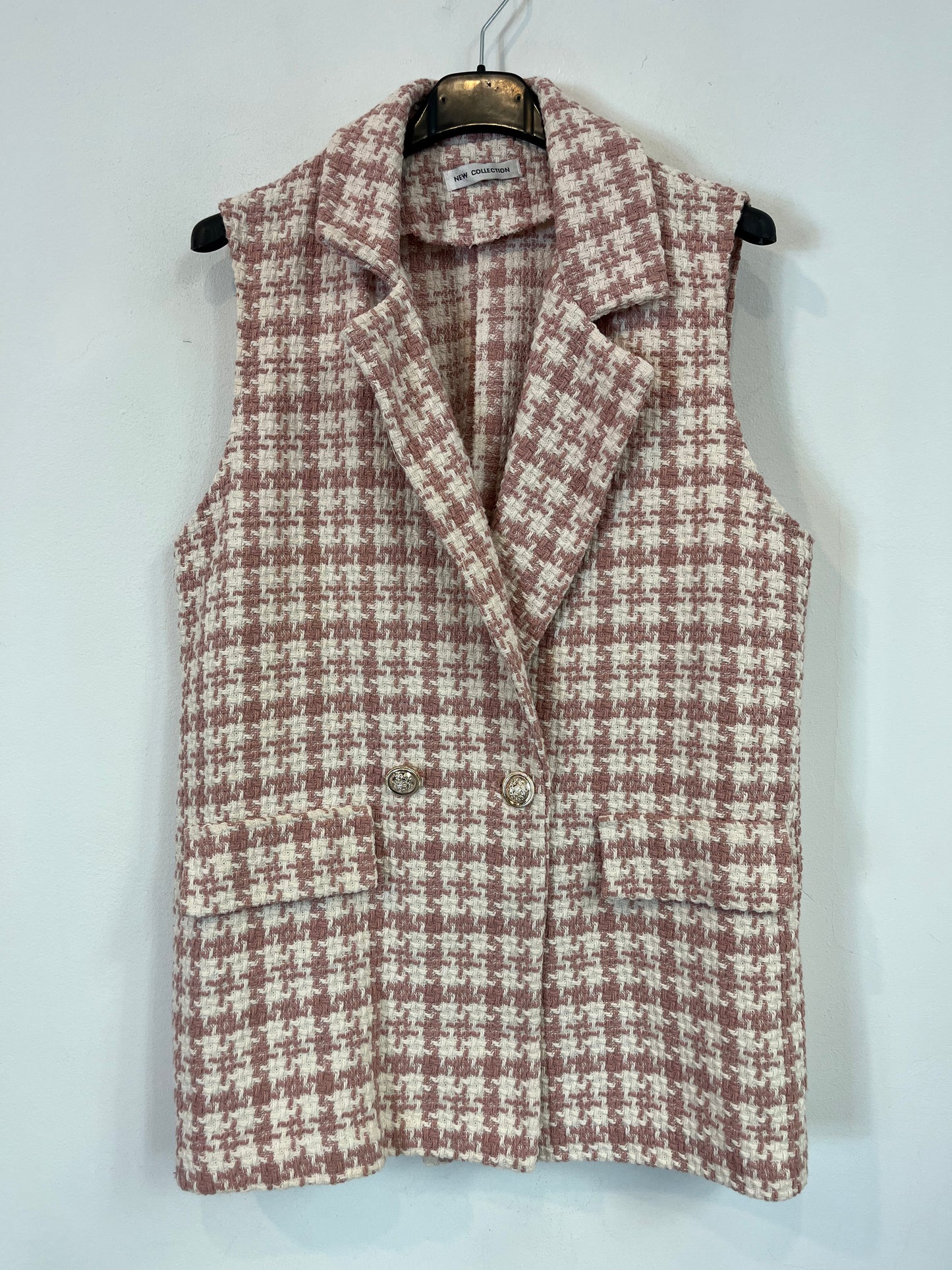 NEW COLLECTION. Chaleco tweed rosa y beige T.u(s)