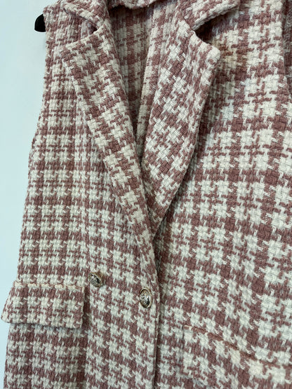 NEW COLLECTION. Chaleco tweed rosa y beige T.u(s)