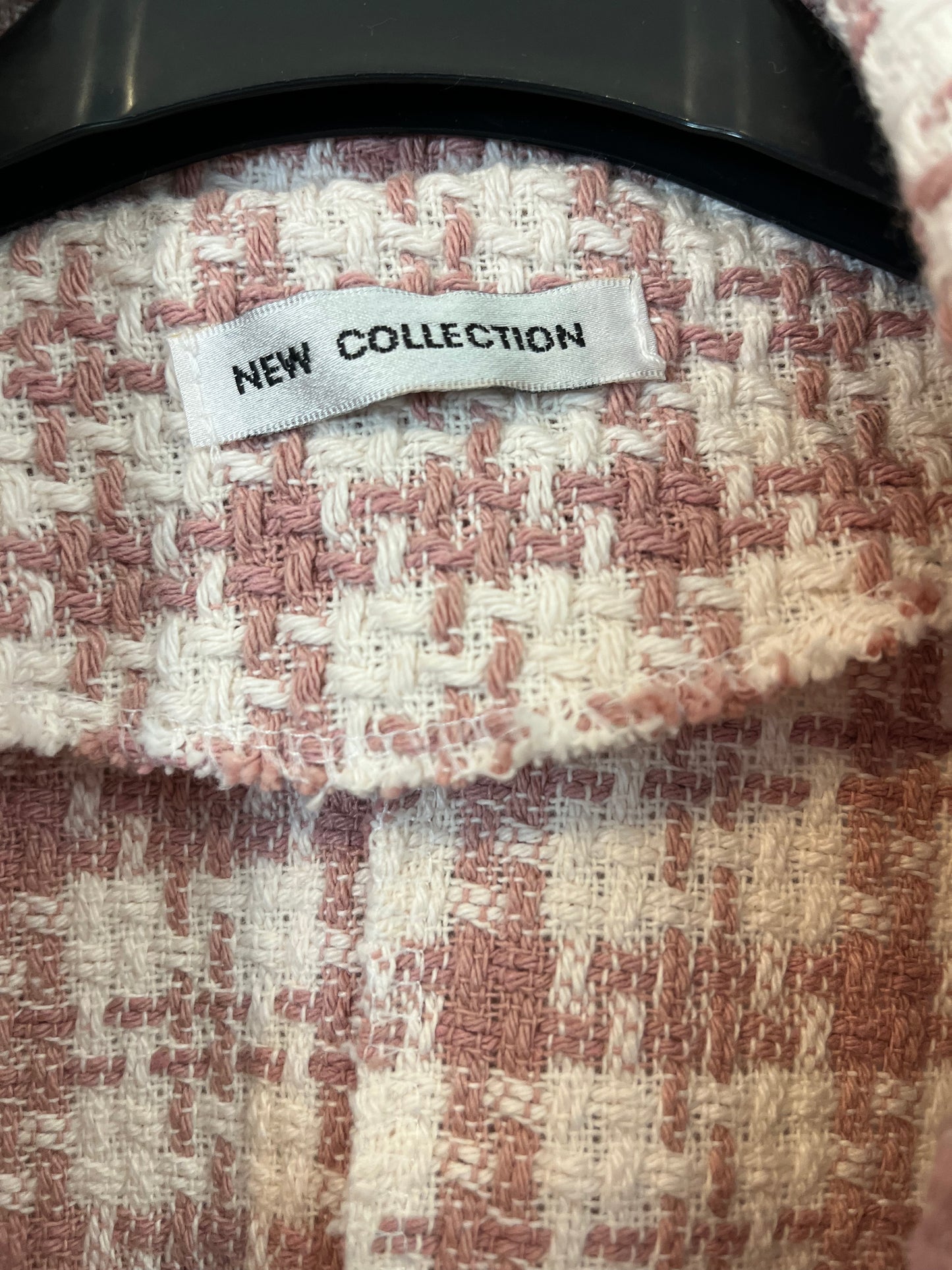 NEW COLLECTION. Chaleco tweed rosa y beige T.u(s)