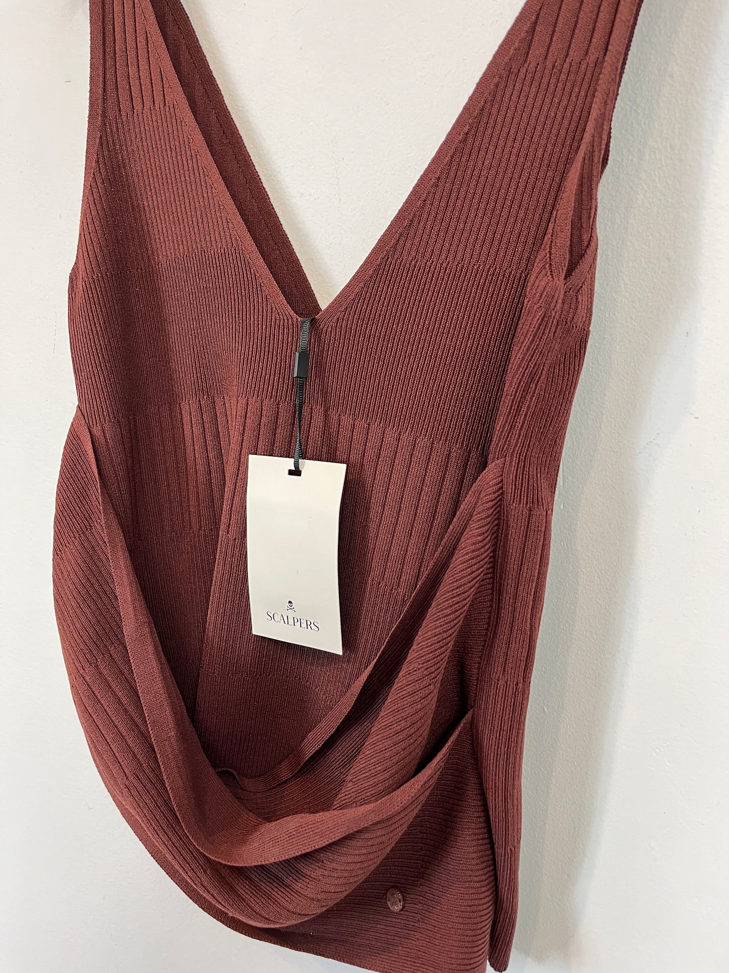 SCALPERS. top marrón canalé T.s