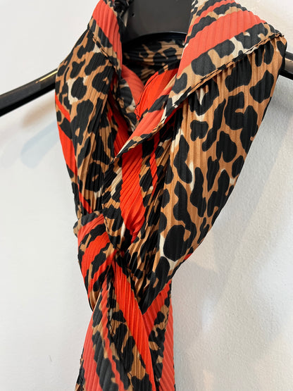 ZARA. Pañuelo animal print