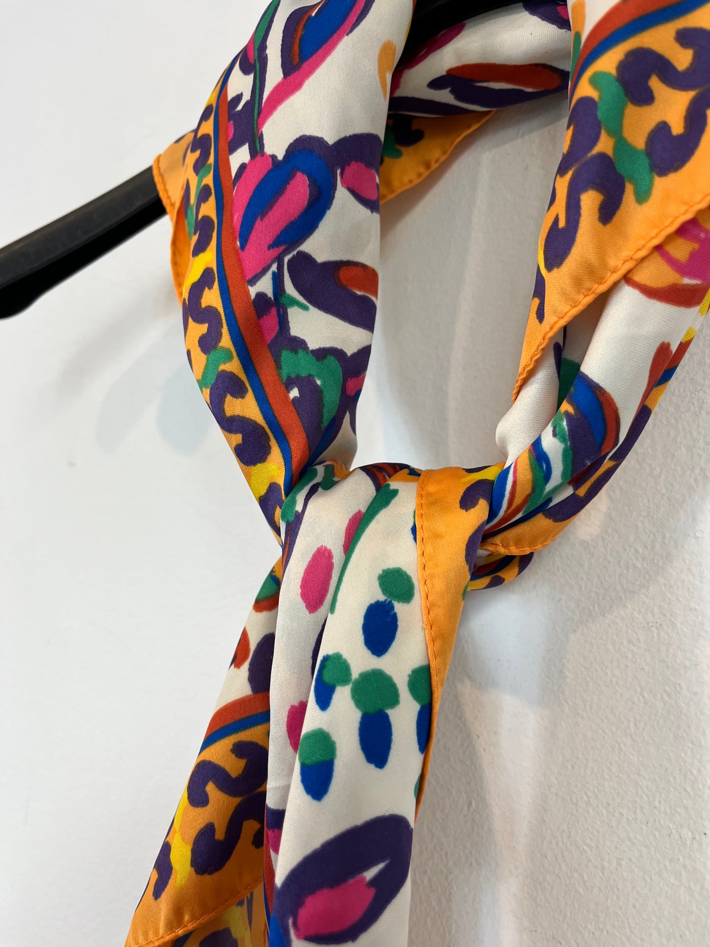 ZARA. Pañuelo flores colores