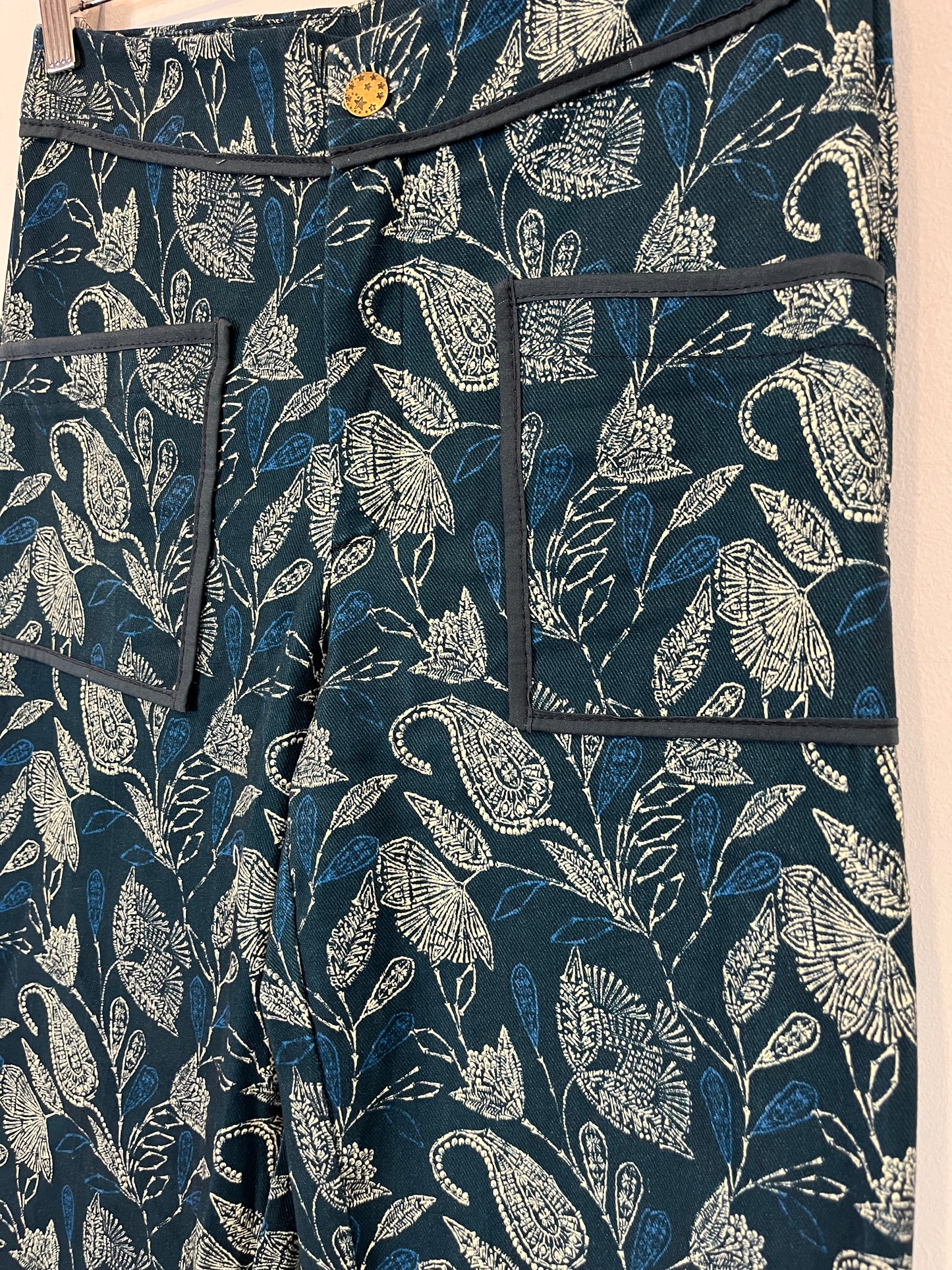 SOMETHING PRETTY. Ts printed culottes