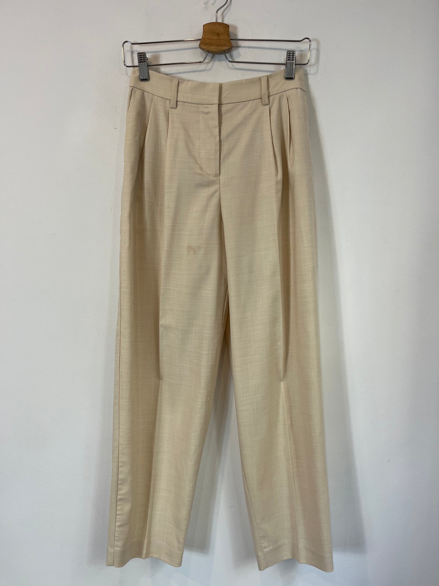 SELECTED. Flowing beige pleated trousers, size 34