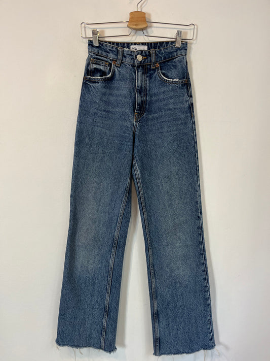 ZARA. Pantalón denim ancho T.32