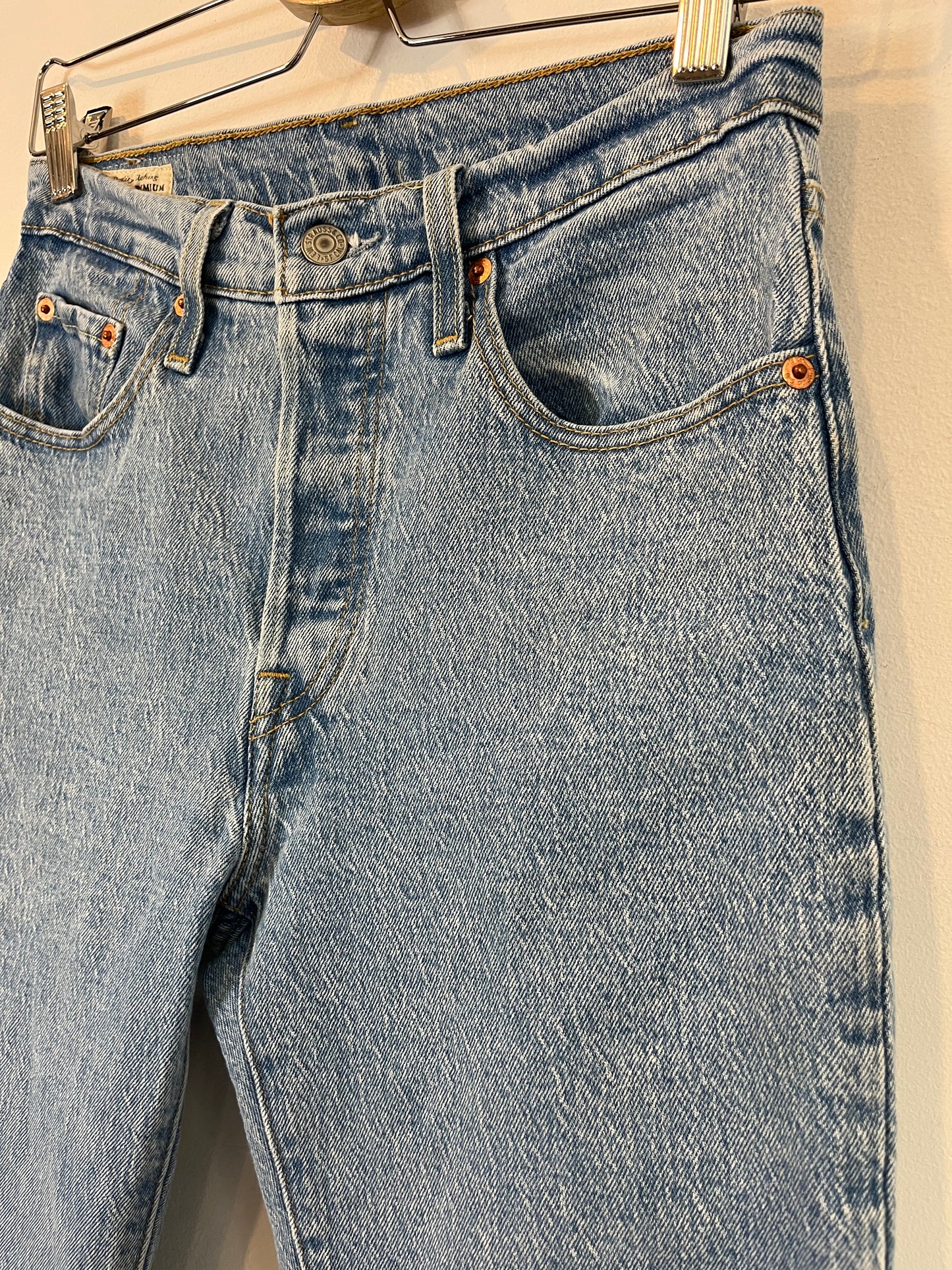 LEVI'S. Pantalón vaquero abotonado  T.25(34/36)