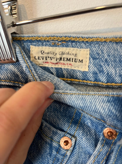 LEVI'S. Pantalón vaquero abotonado  T.25(34/36)