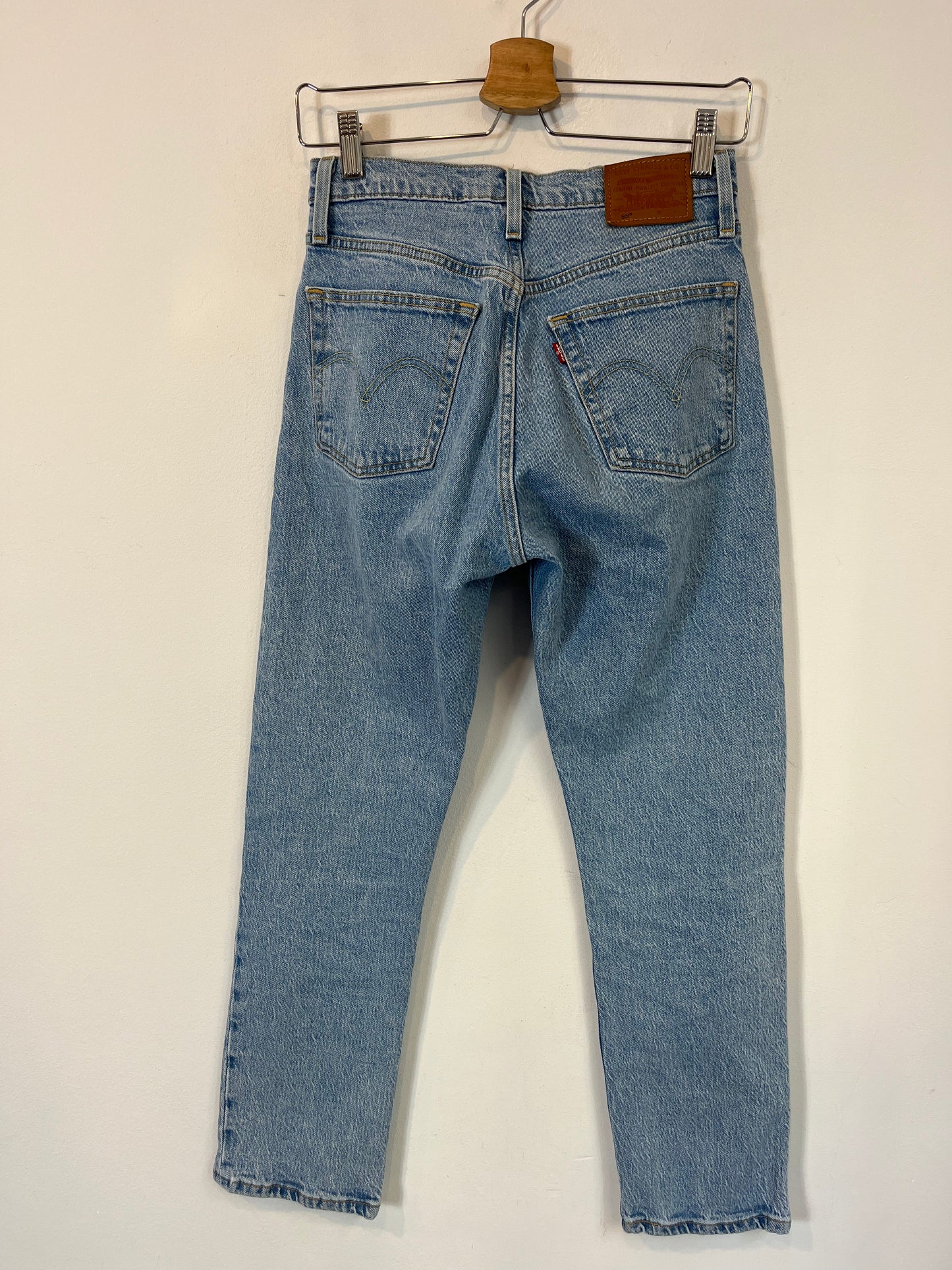 LEVI'S. Pantalón vaquero abotonado  T.25(34/36)