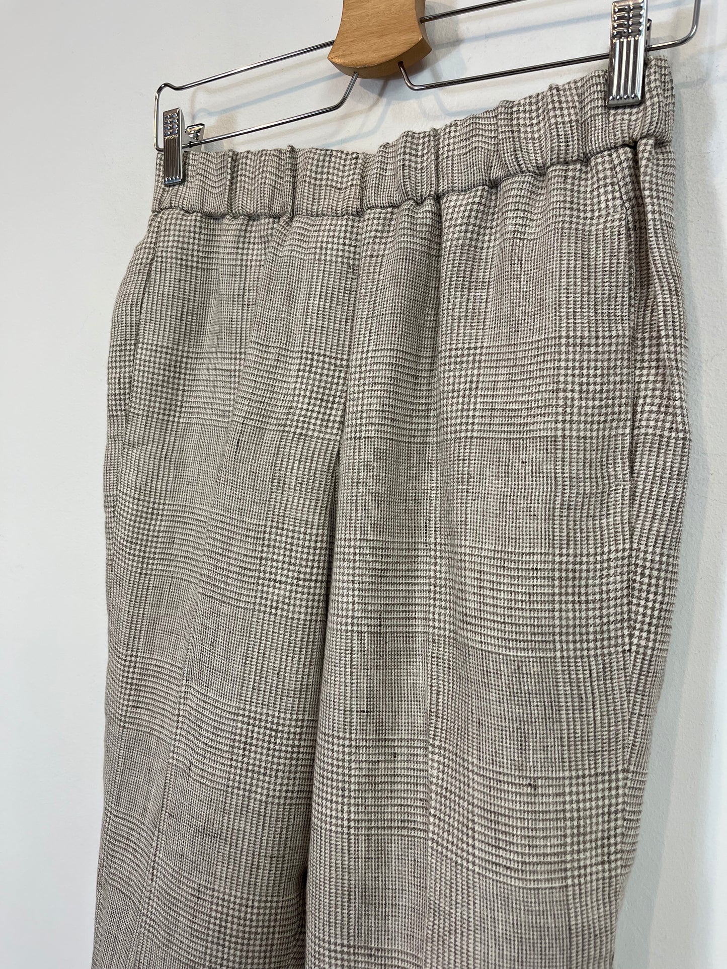 B CORNER. Pantalón cuadros lino. T. 38