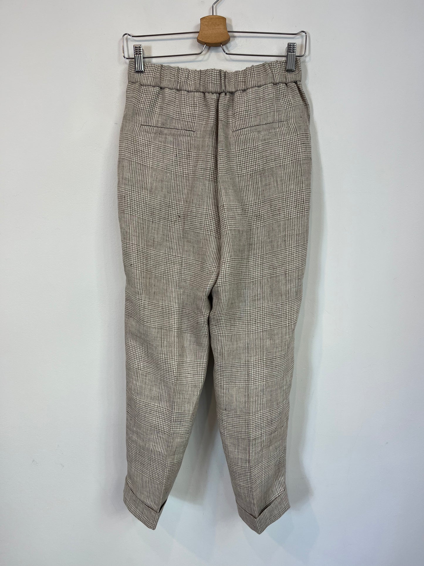 B CORNER. Pantalón cuadros lino. T. 38