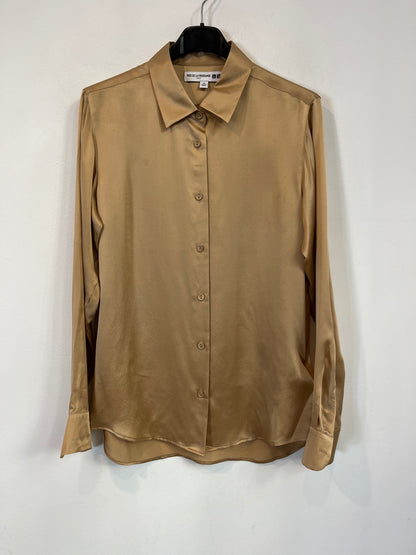 UNIQLO. Blusa beige tostado seda. T XS