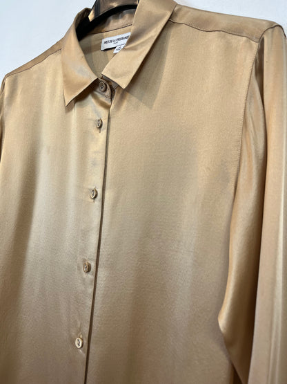 UNIQLO. Blusa beige tostado seda. T XS