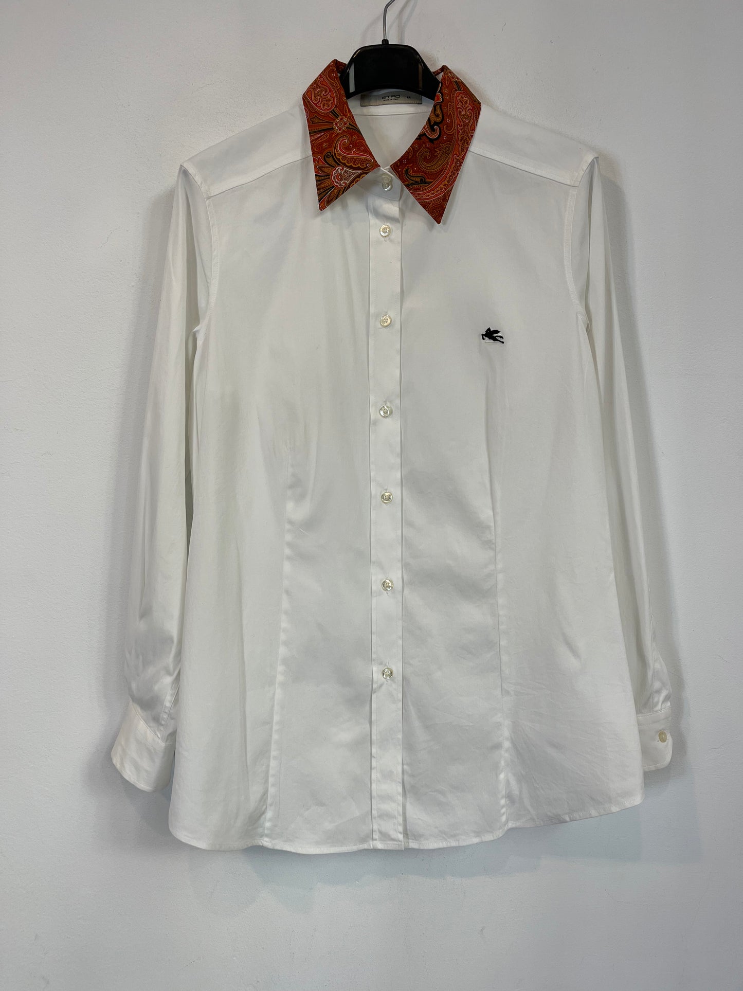 ETRO. Camisa blanca detalle cuello. T M