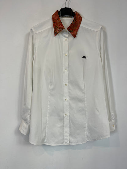 ETRO. Camisa blanca detalle cuello. T M