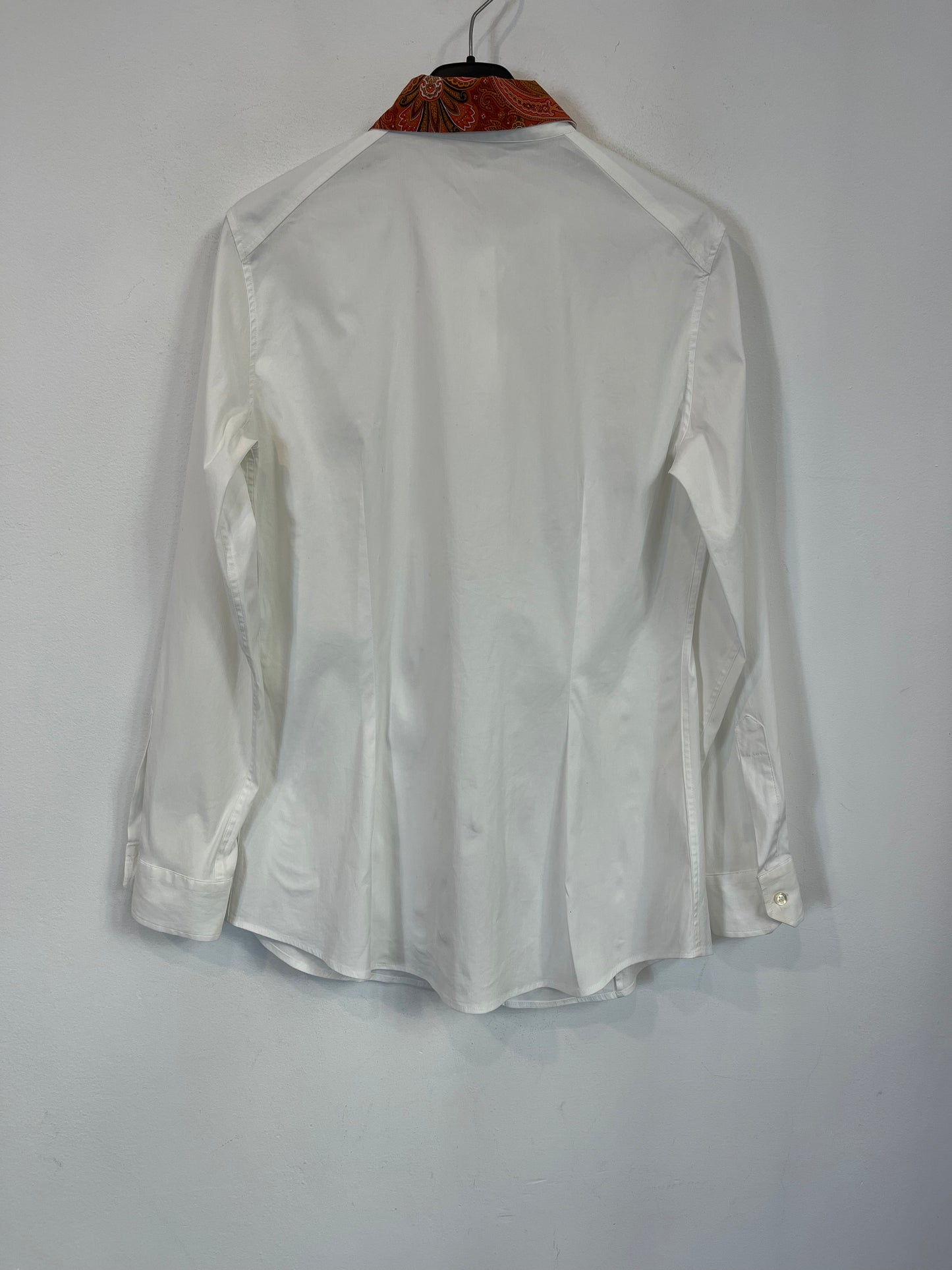 ETRO. Camisa blanca detalle cuello. T M
