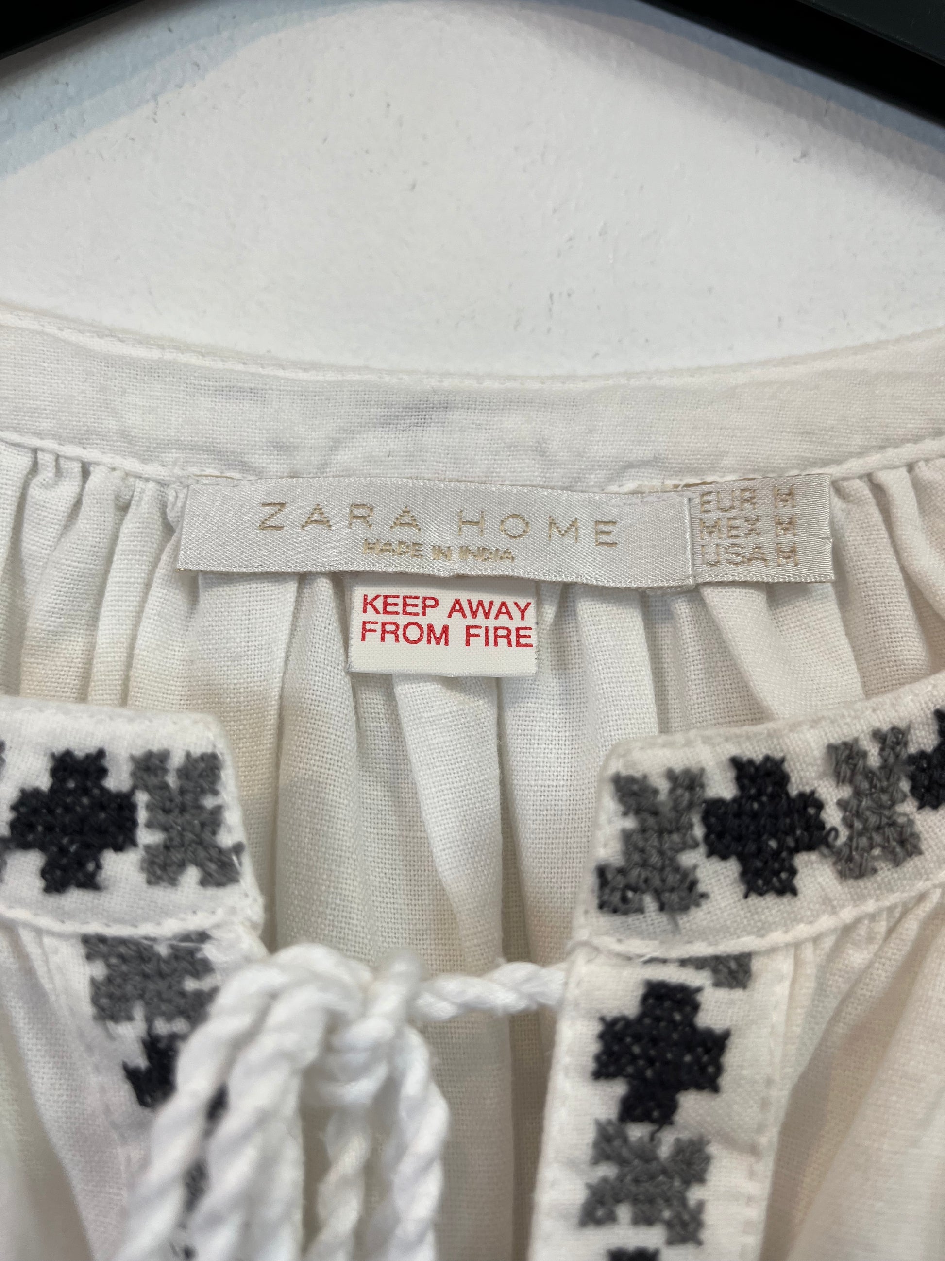 ZARA. Embroidered linen dress. Size M Hibuy market ZARA. Embroidered linen dress. Size M Hibuy market