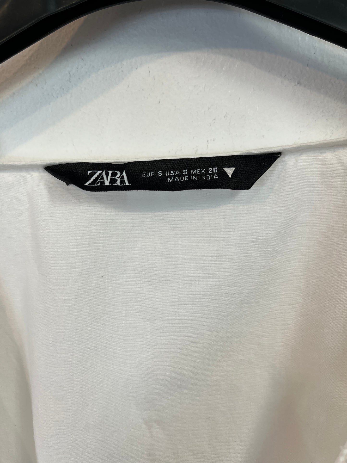 ZARA. White blouse with embroidered details. T. S