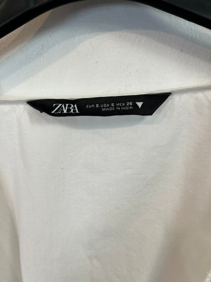 ZARA. White blouse with embroidered details. T. S