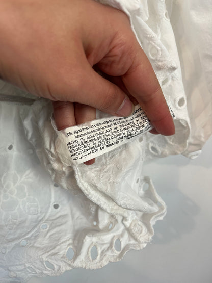 ZARA. White blouse with embroidered details. T. S