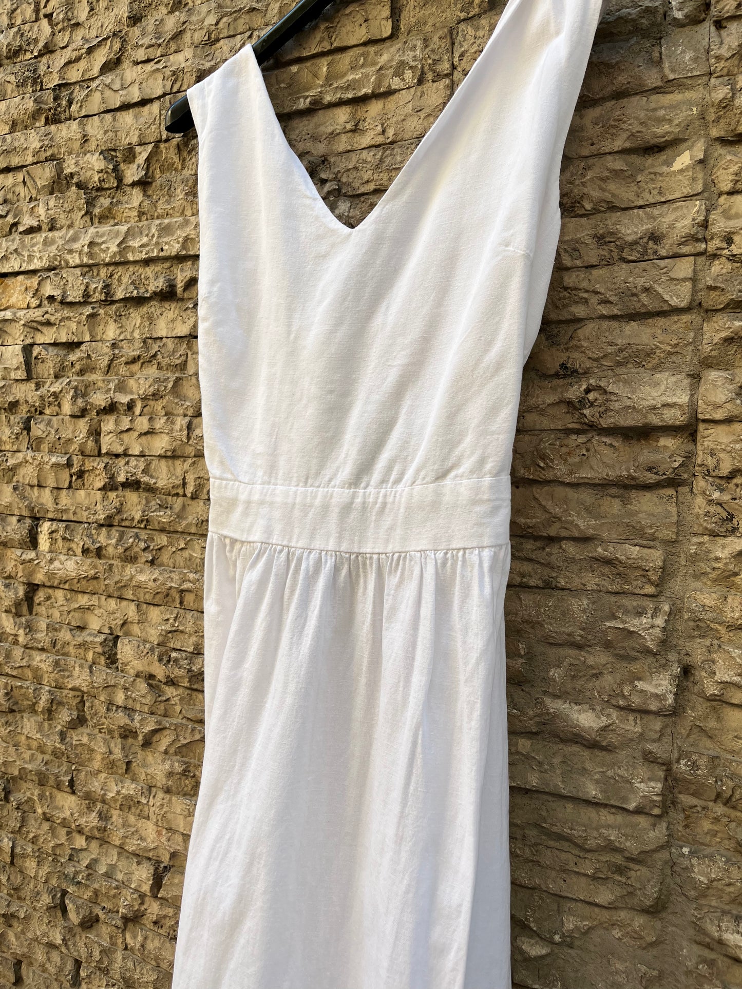 SFERA. Vestido blanco detalle espalda. T. S