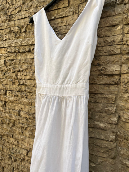 SFERA. Vestido blanco detalle espalda. T. S