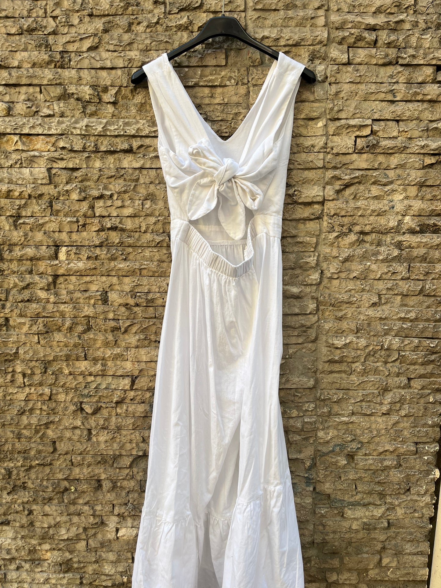 SFERA. Vestido blanco detalle espalda. T. S