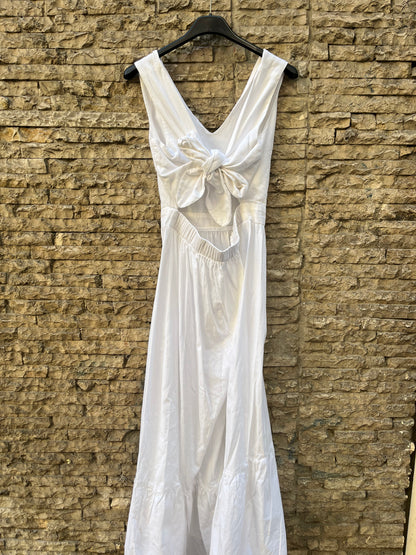 SFERA. Vestido blanco detalle espalda. T. S