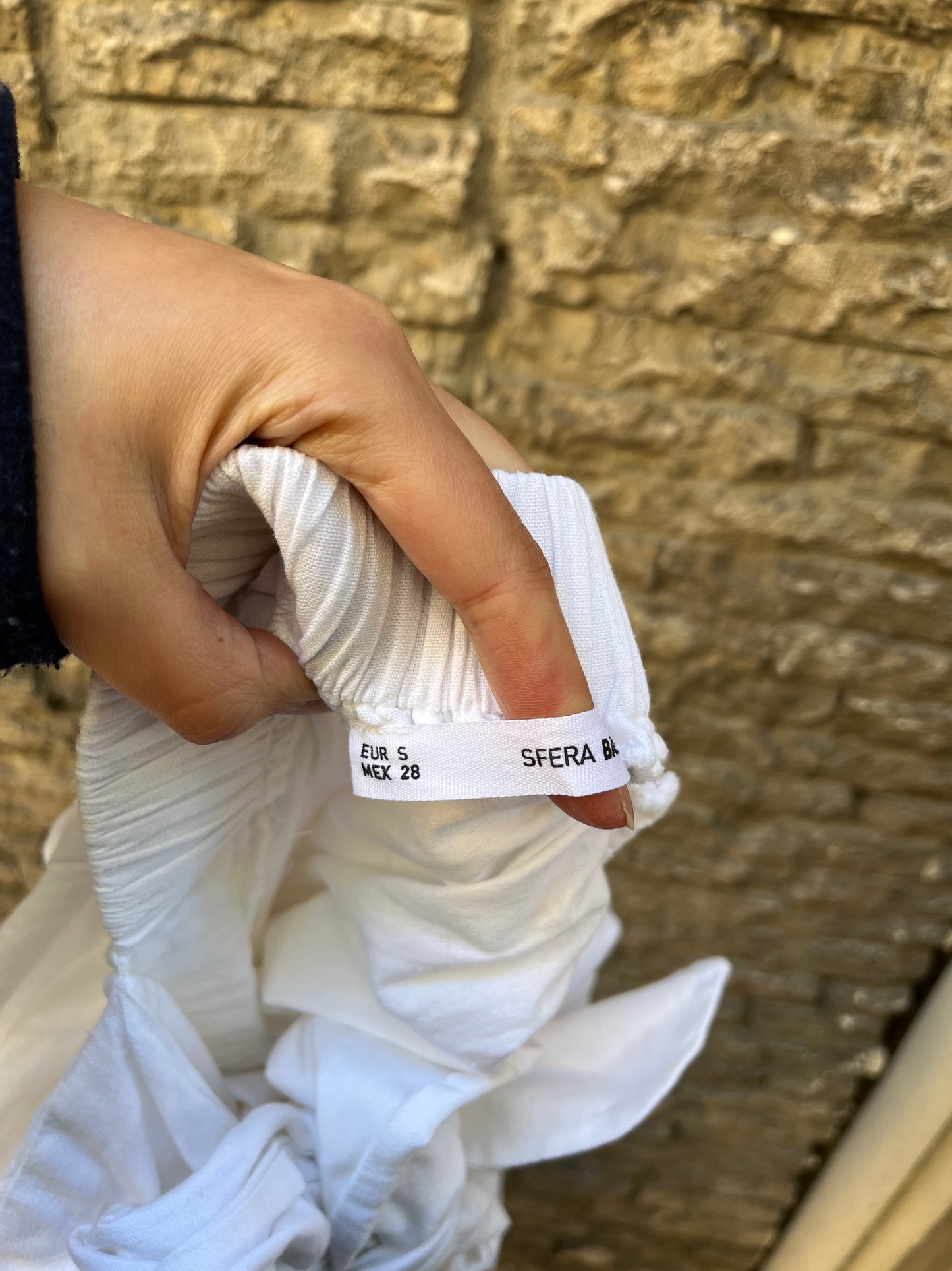 SFERA. Vestido blanco detalle espalda. T. S