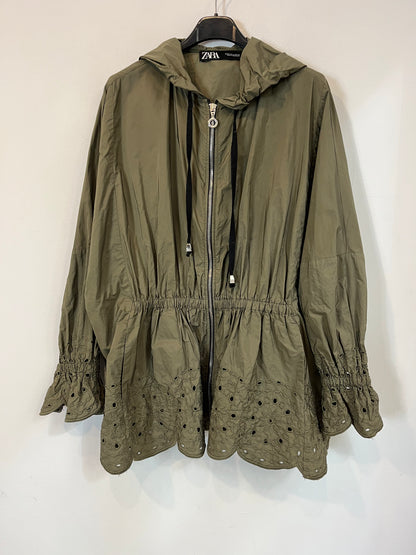 ZARA. Parka fina detalles bordados. T S