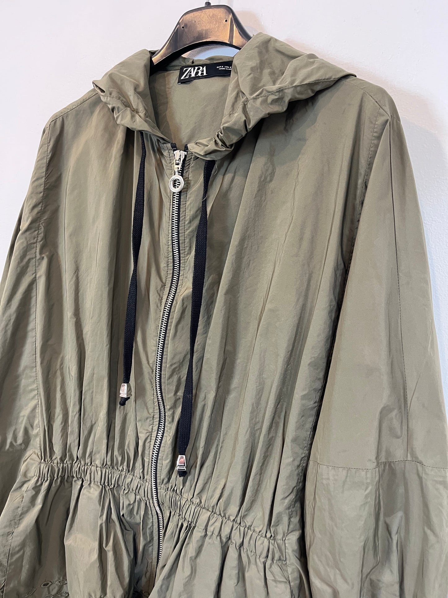 ZARA. Parka fina detalles bordados. T S